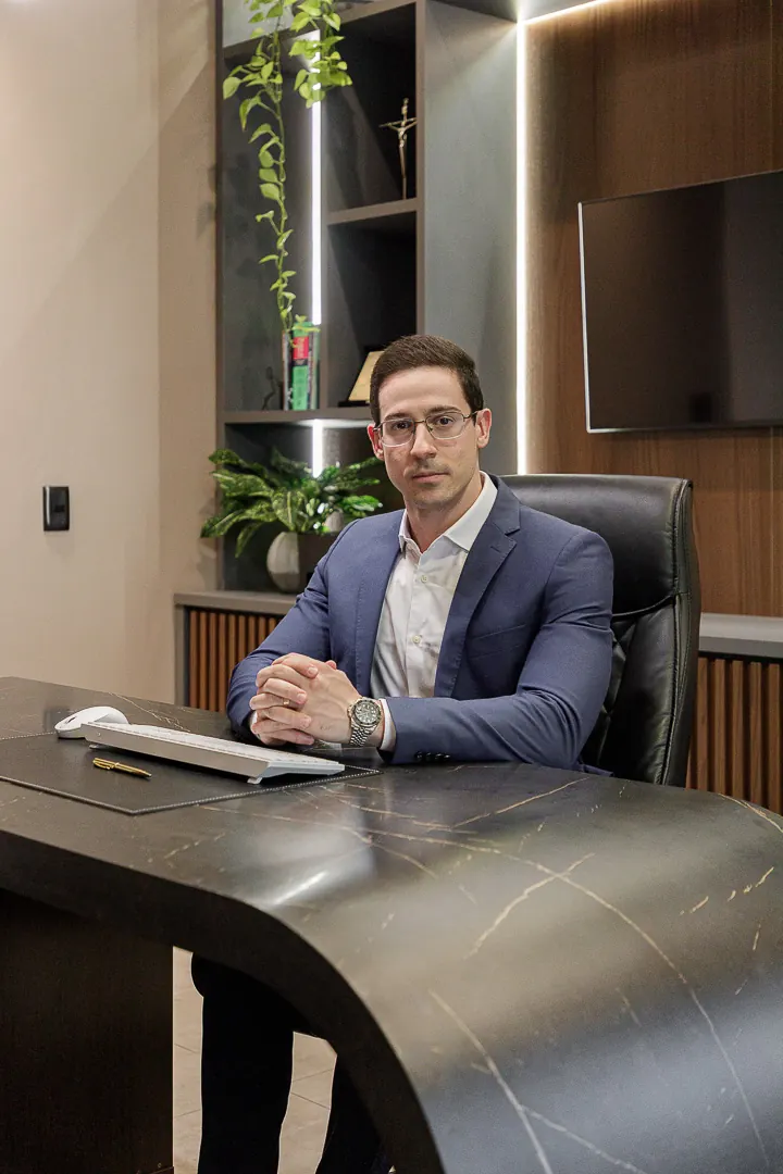 Dr. Gustavo Neves